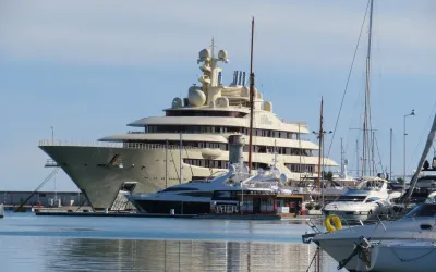 Dilbar (156m, Lürssen 2016), the world's largest yacht by gross tonnage