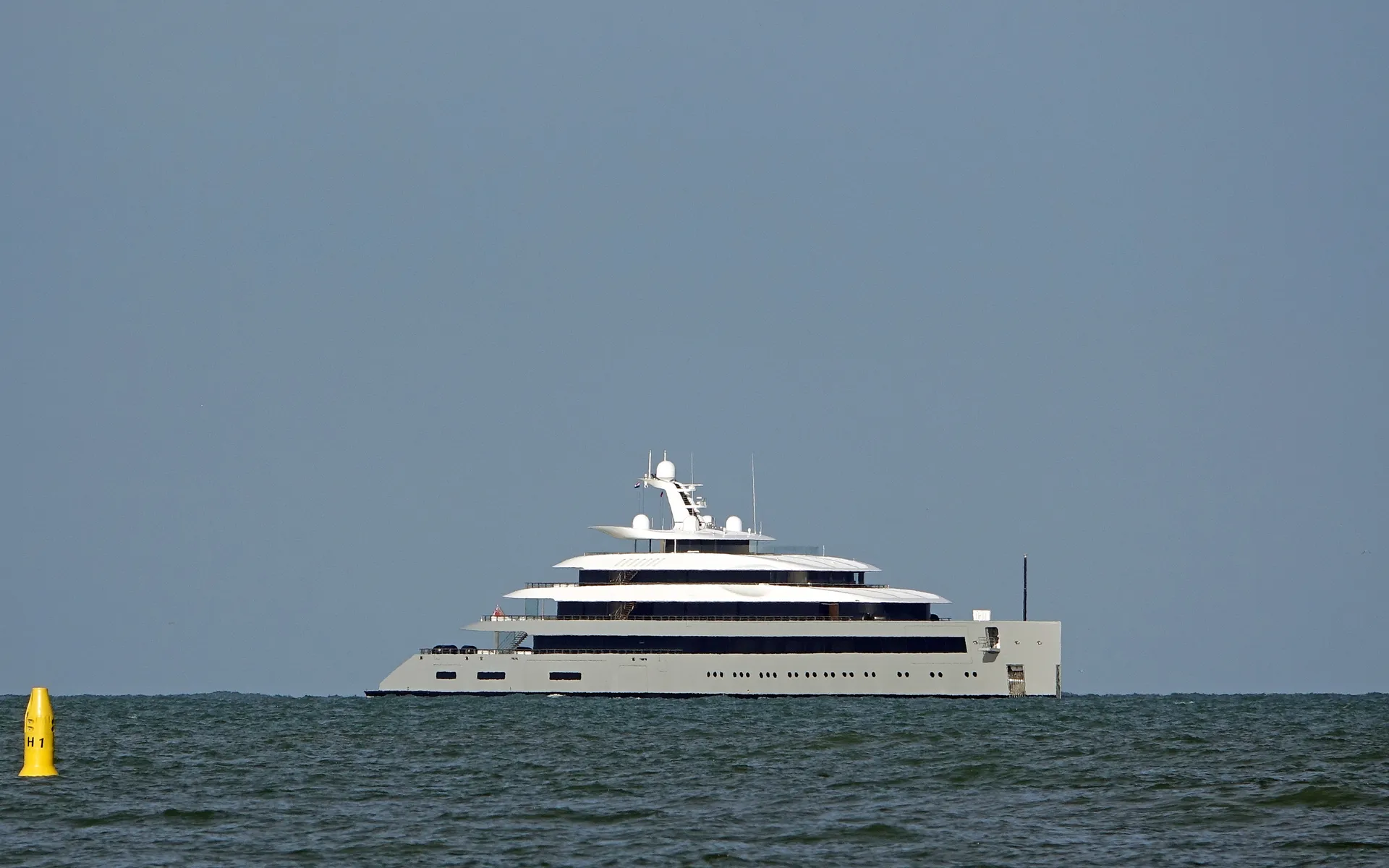 Moonrise (100m, Feadship 2020) underway